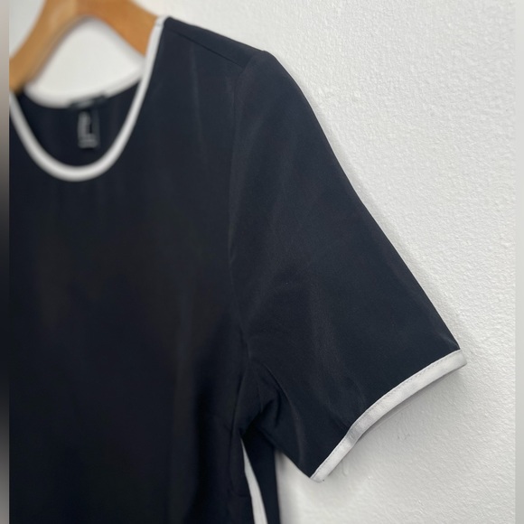 Forever 21 Women’s  Short Sleeves Top With Round neckline and Contrast Trim - Picture 5 of 5